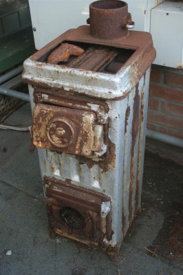 Stufa in ghisa a colonna grigia